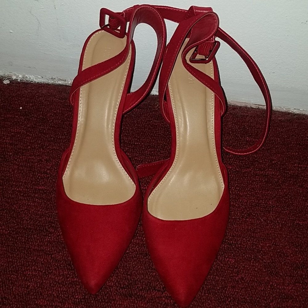 All red pointy toed pumps